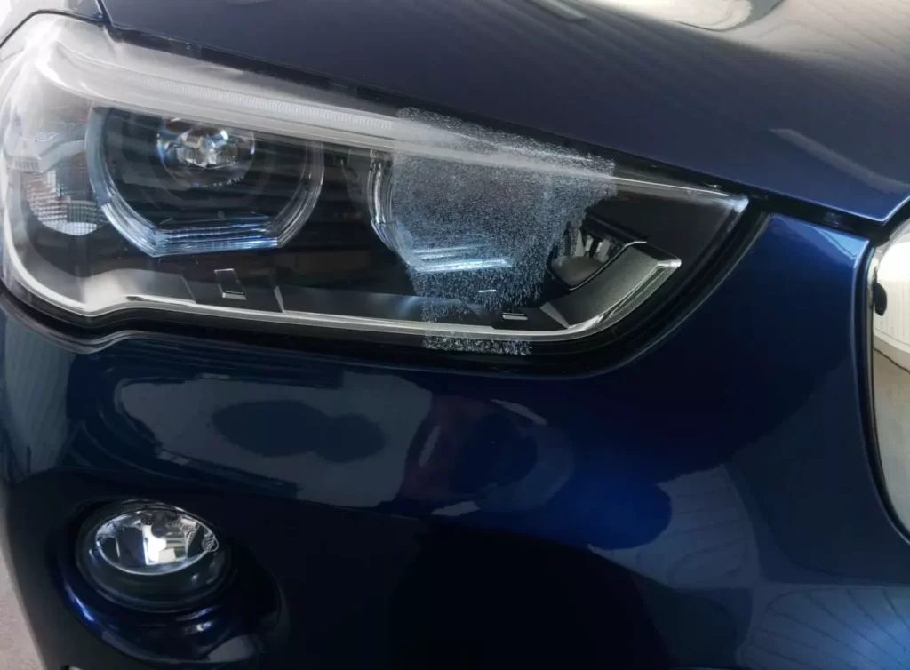 BMW　X1　ヘッドライト磨き